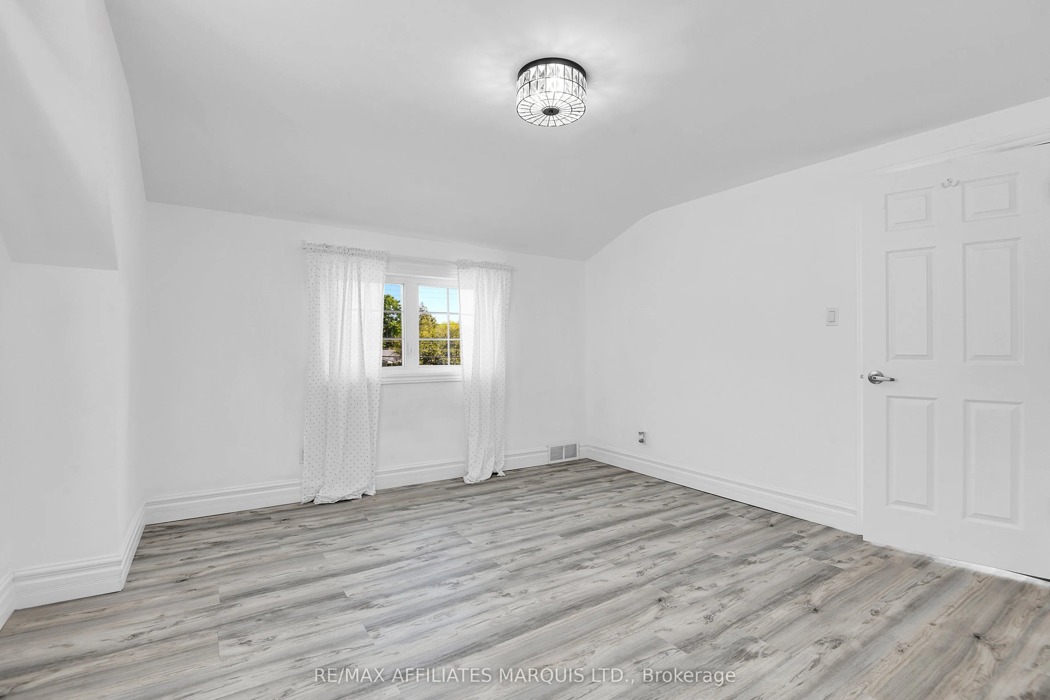 2030 Pitt Street