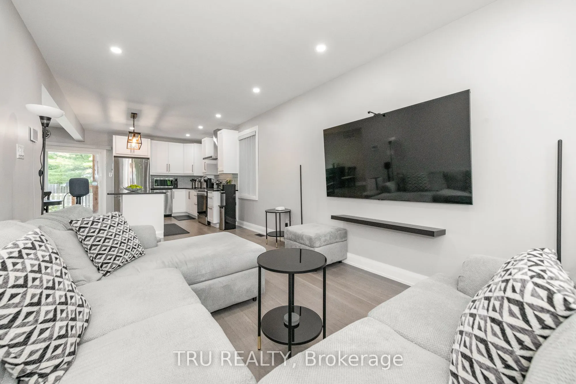 381 North River Road