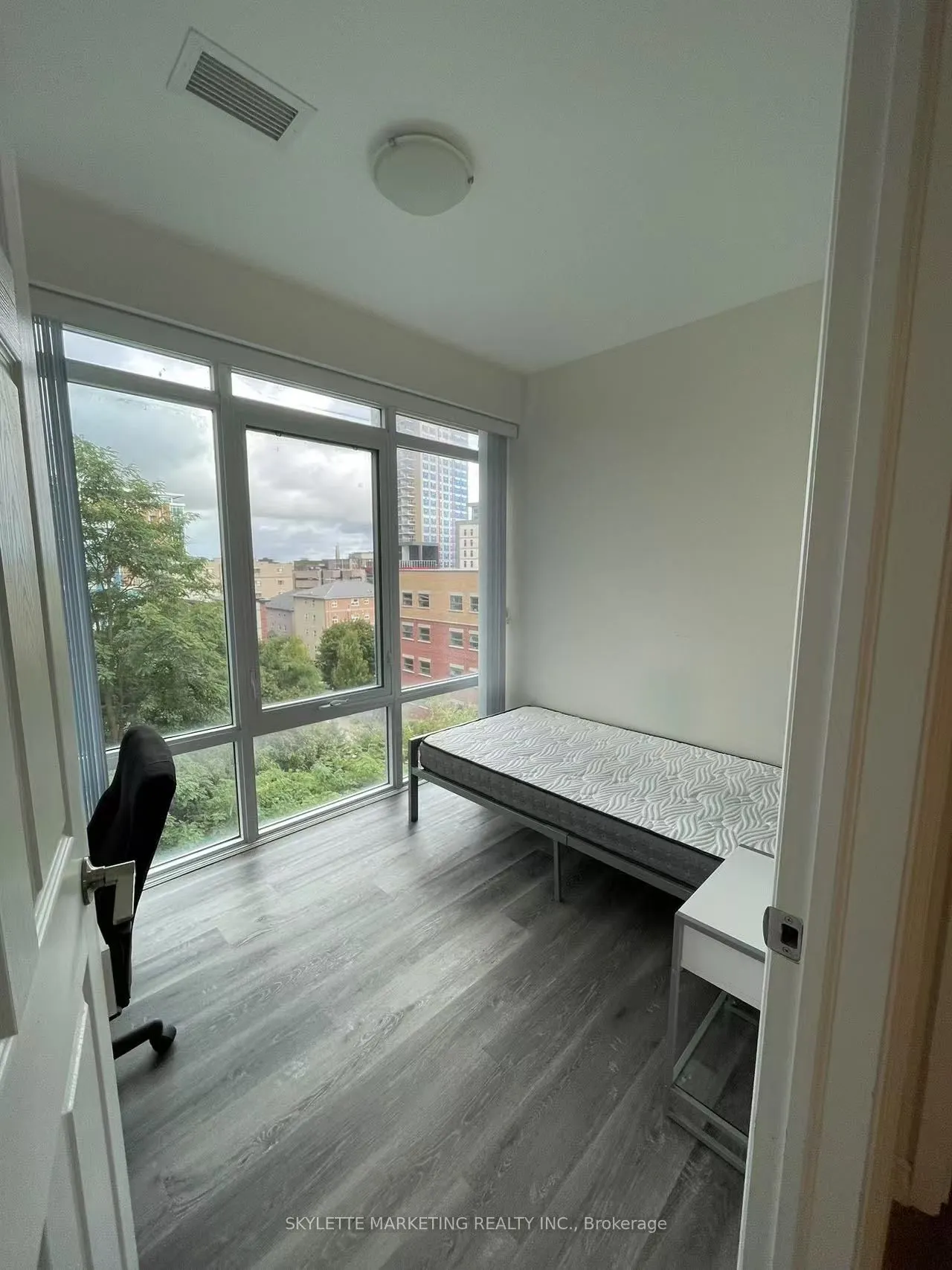 246 Lester Street, #709 Bdrm