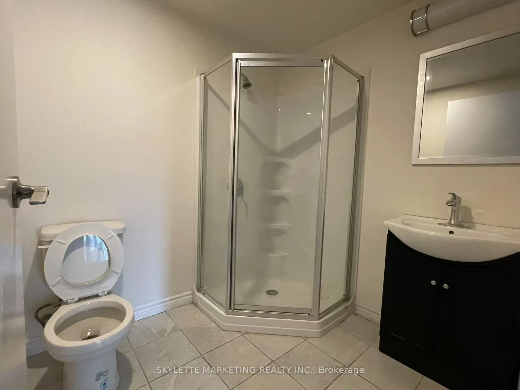246 Lester Street, #709 Bdrm