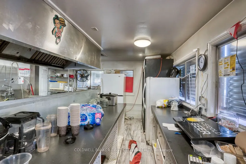 106 Broadway Street W