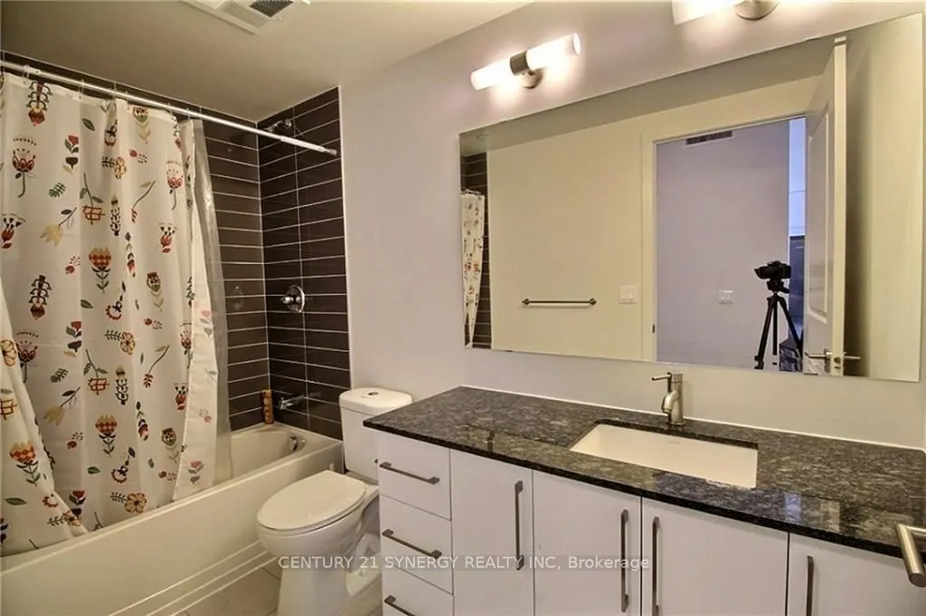 485 Richmond Road, #901