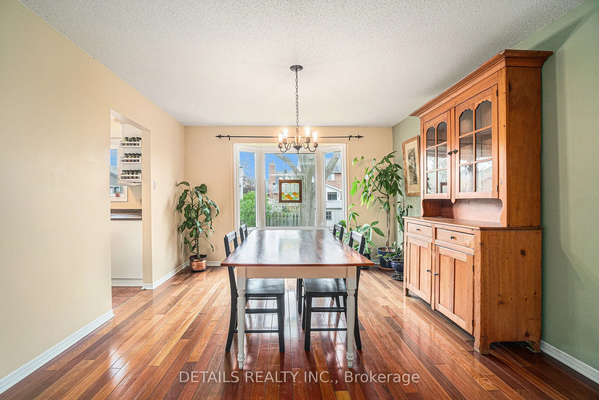 221 Macdougall Street