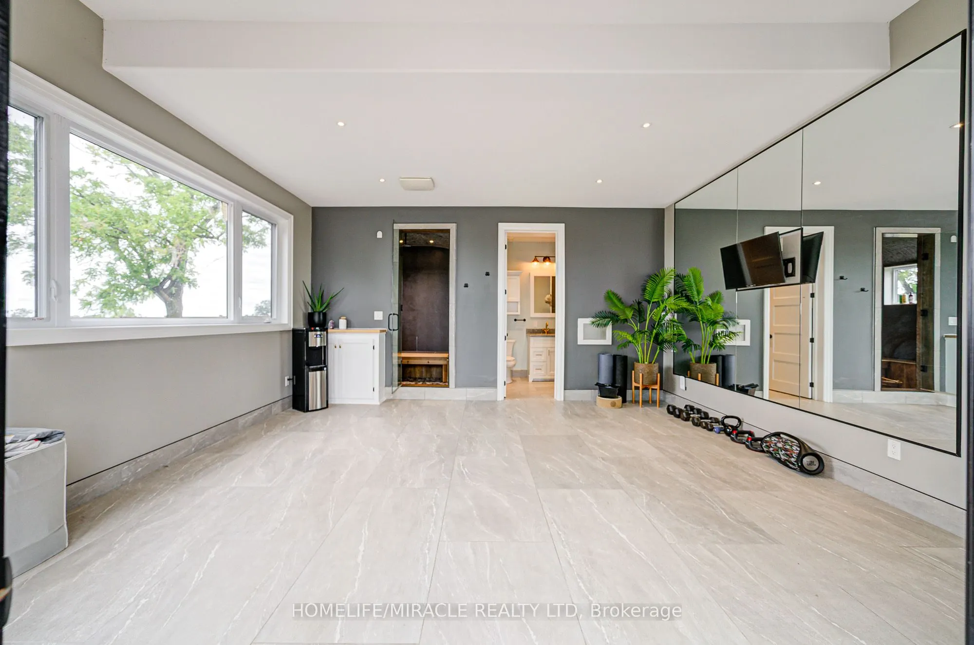 9214 Oak Ridges Drive