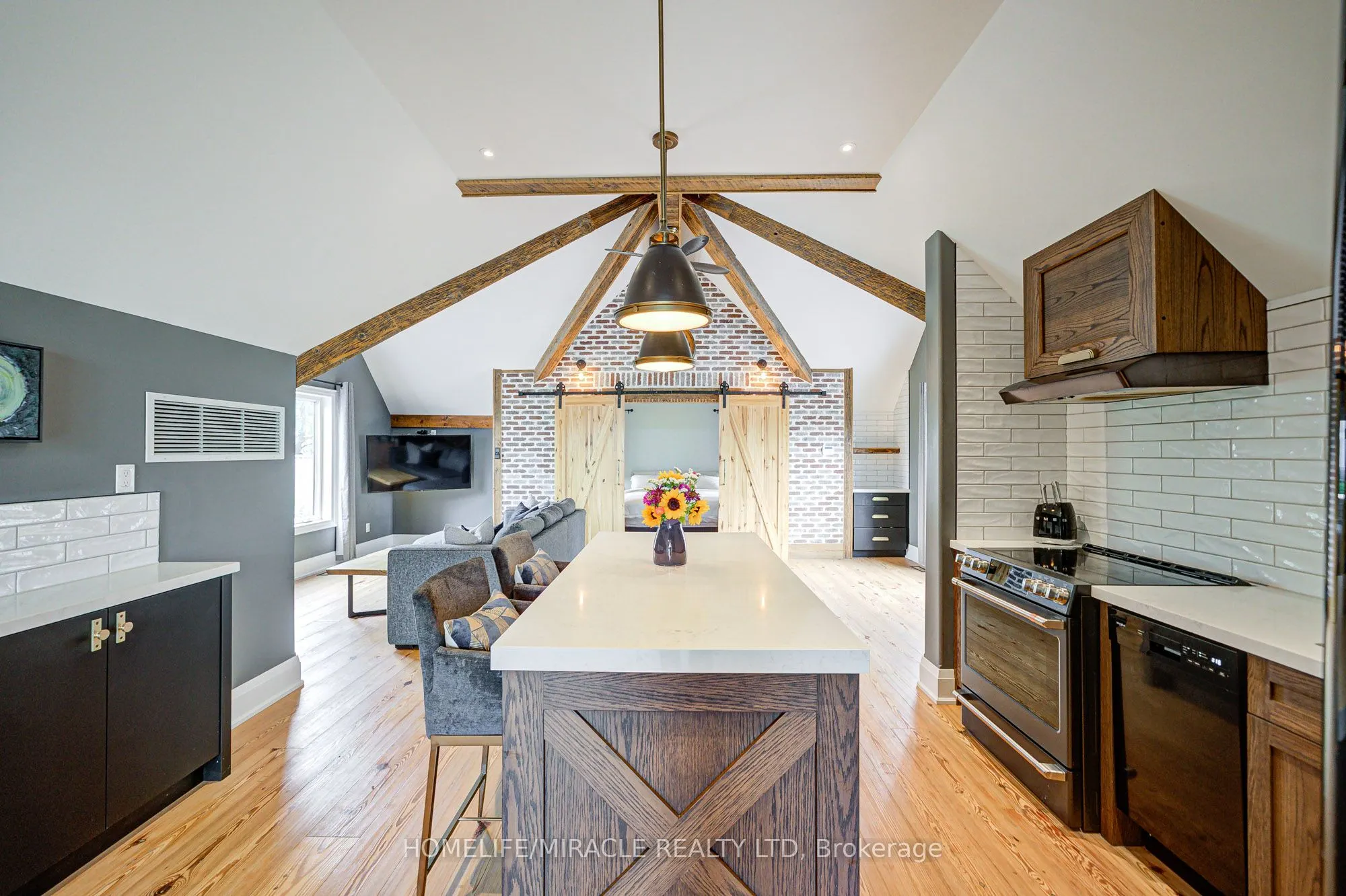 9214 Oak Ridges Drive