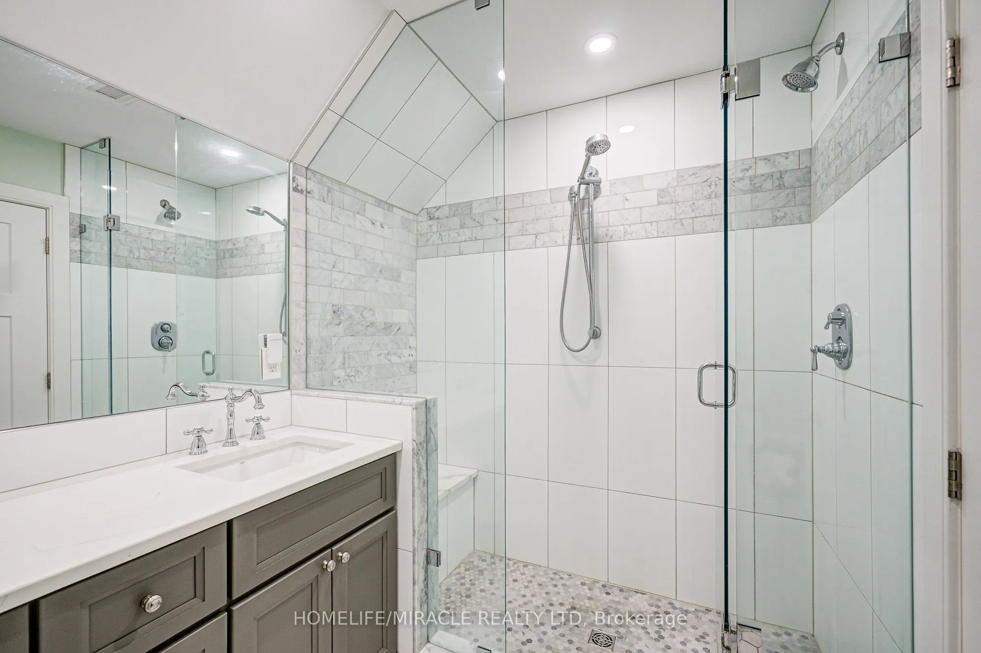 9214 Oak Ridges Drive