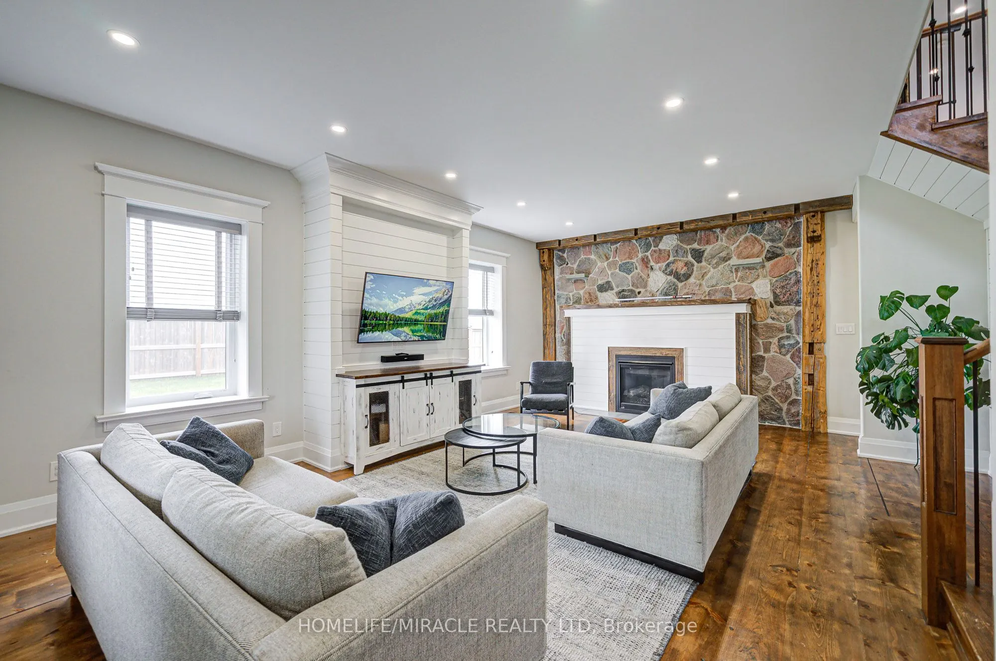 9214 Oak Ridges Drive