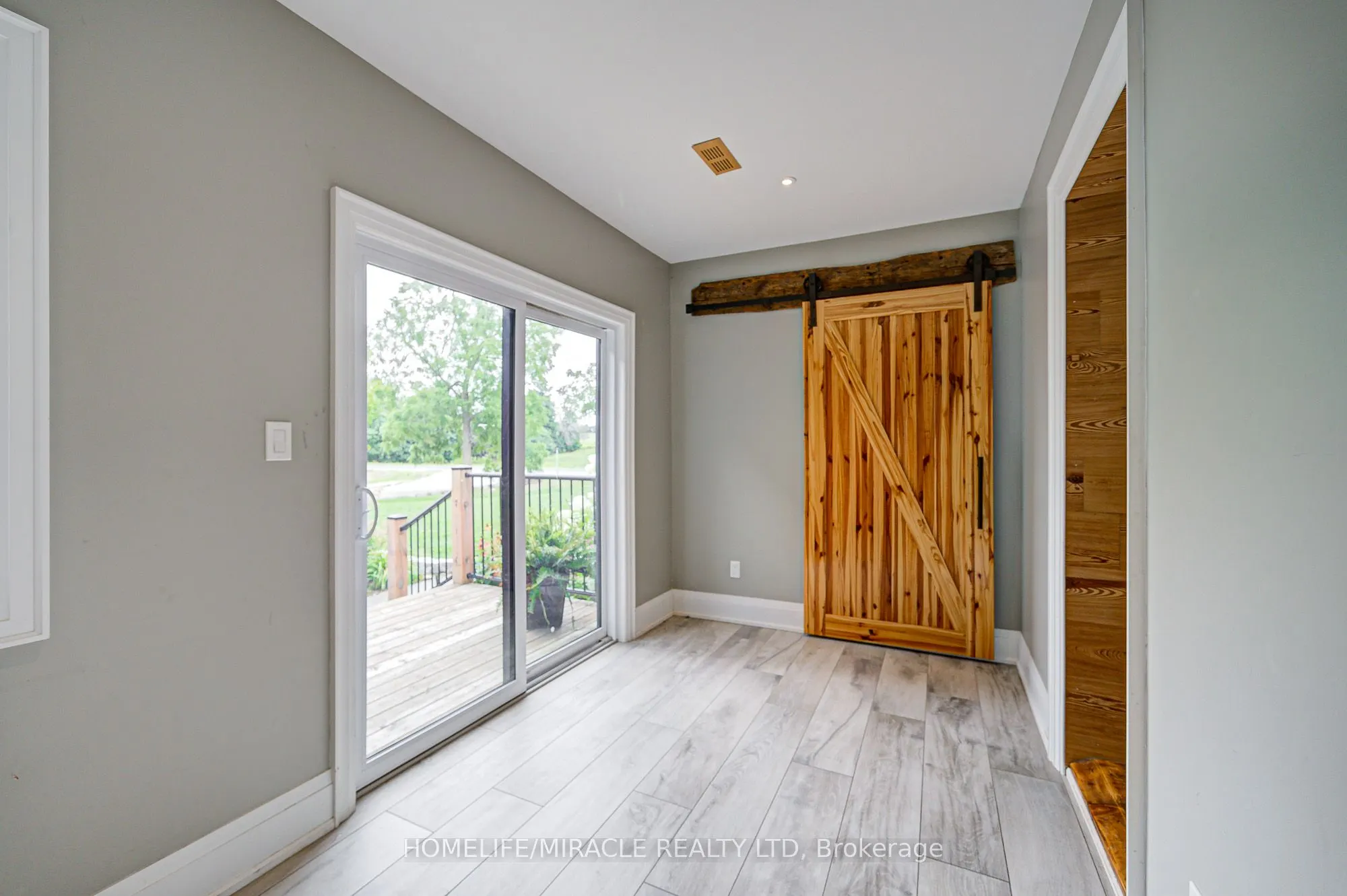 9214 Oak Ridges Drive