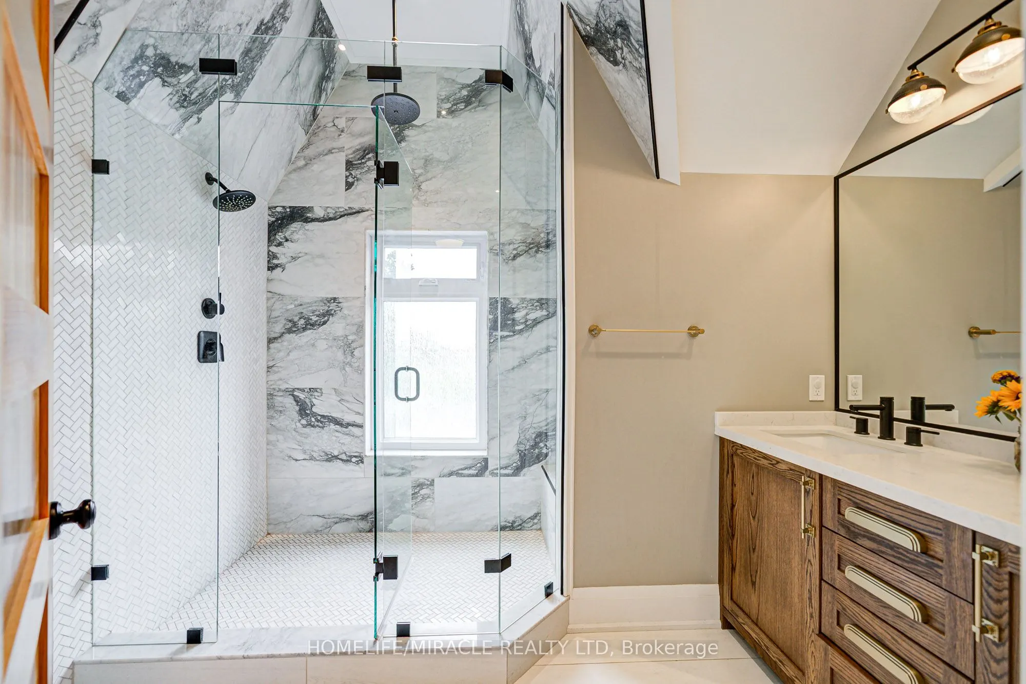 9214 Oak Ridges Drive