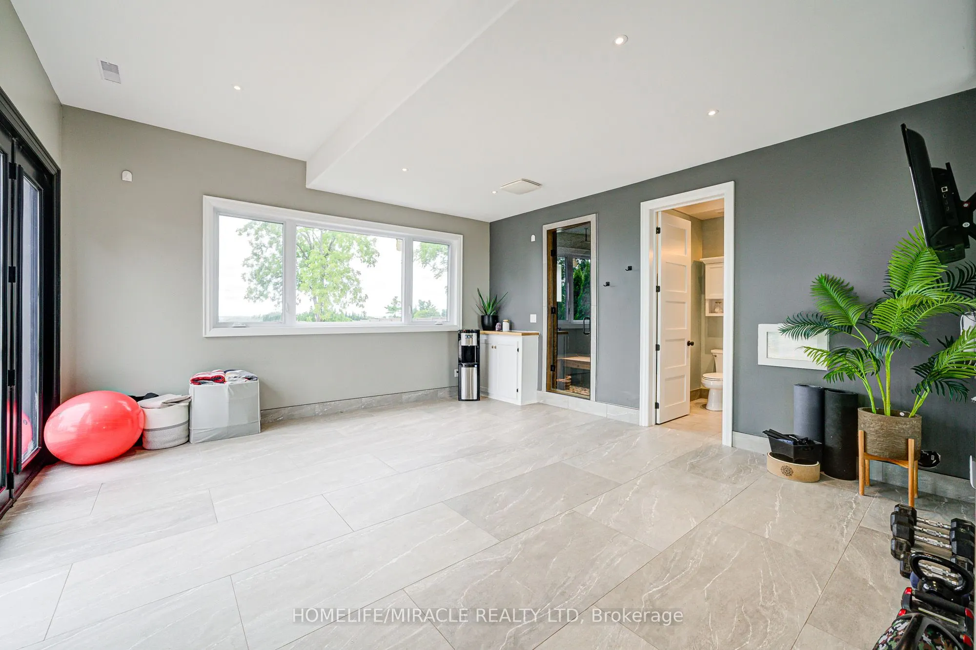 9214 Oak Ridges Drive