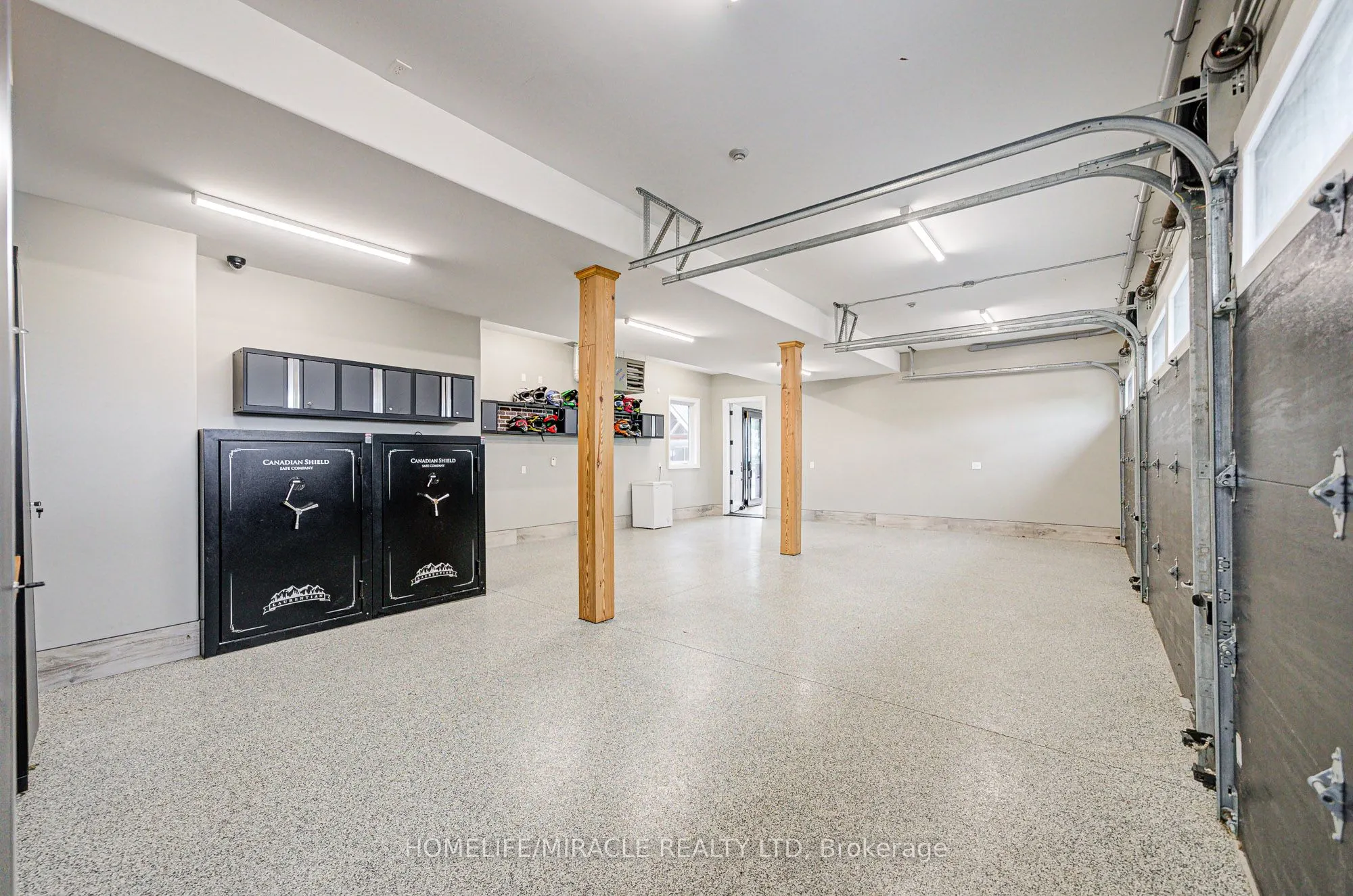 9214 Oak Ridges Drive