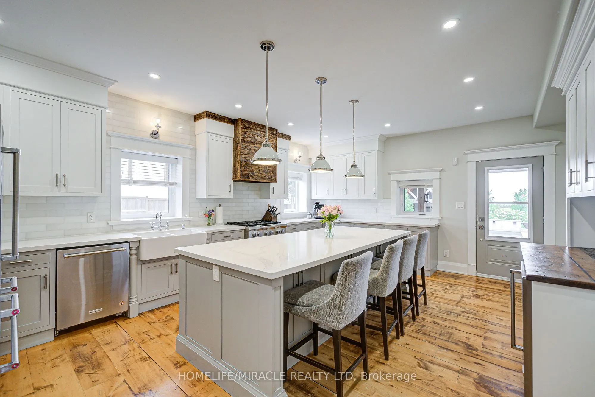 9214 Oak Ridges Drive