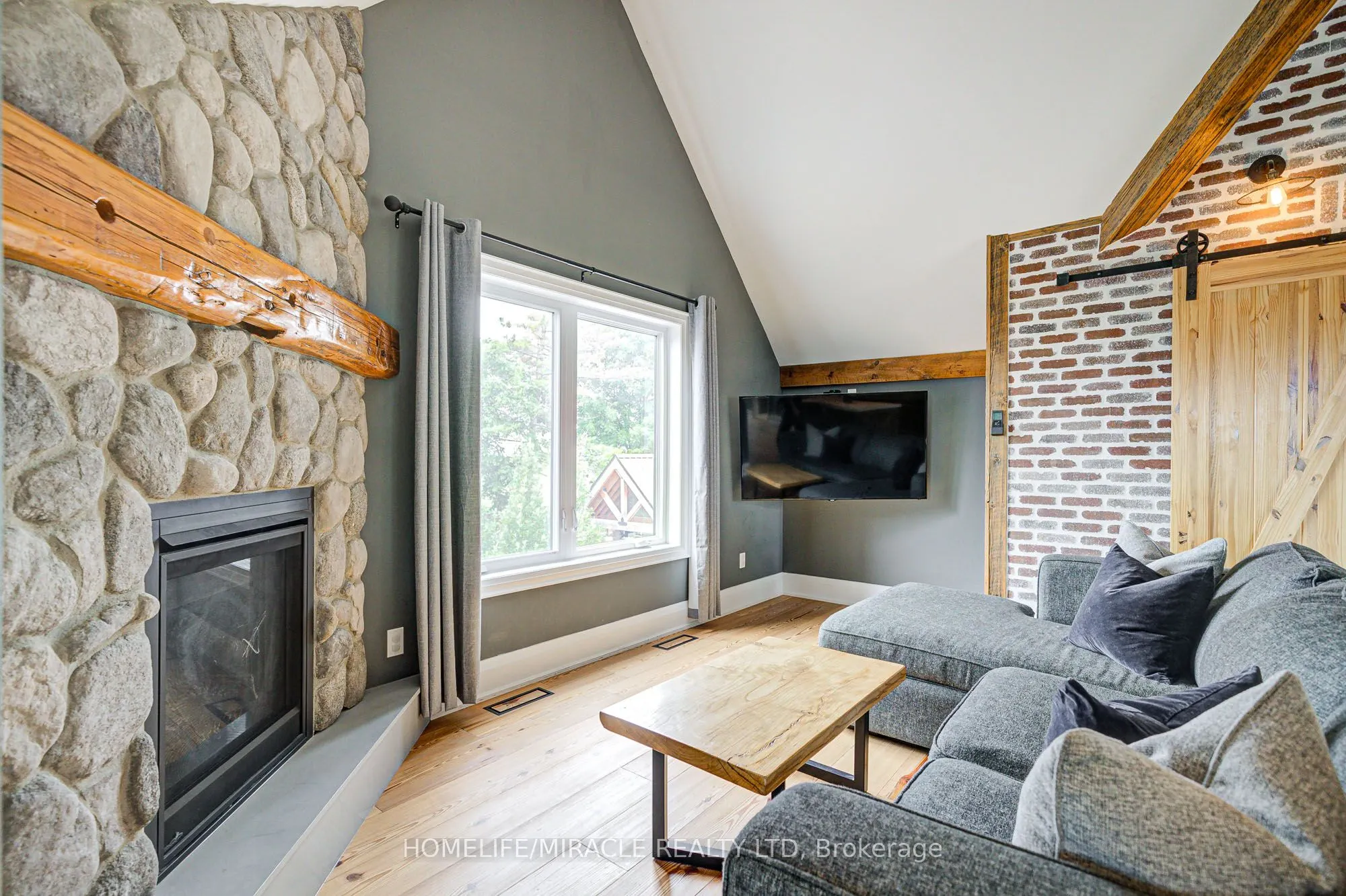 9214 Oak Ridges Drive
