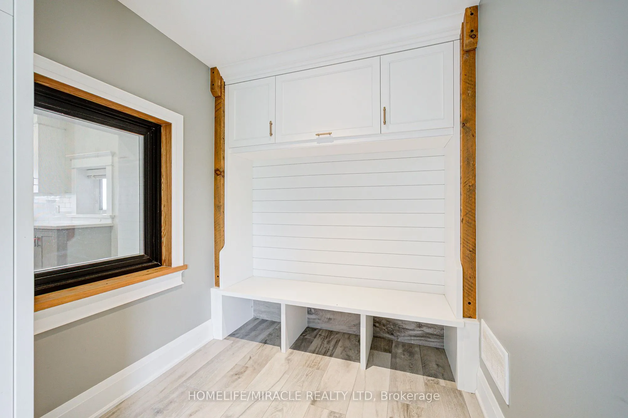 9214 Oak Ridges Drive