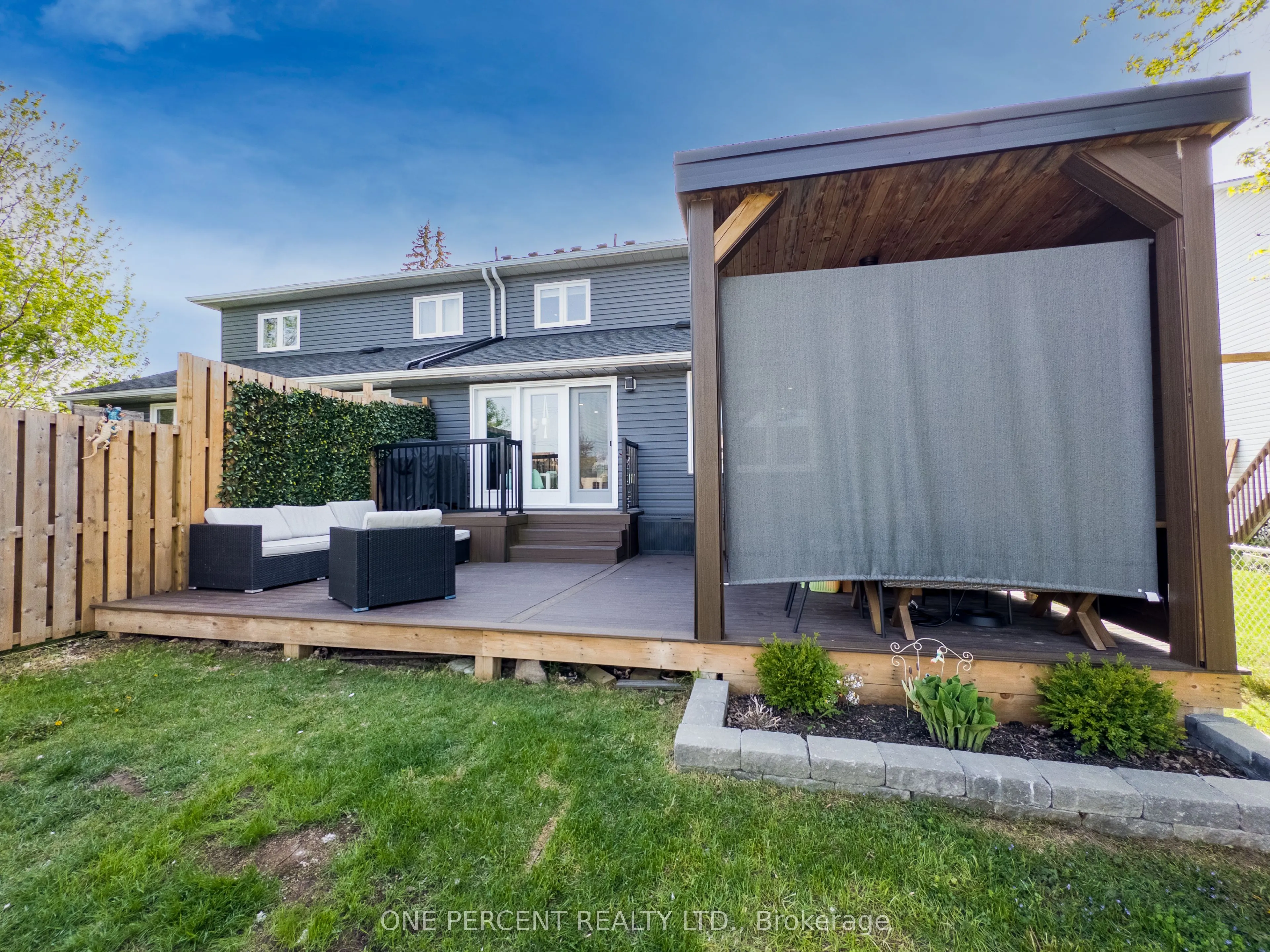 835 Queen Street