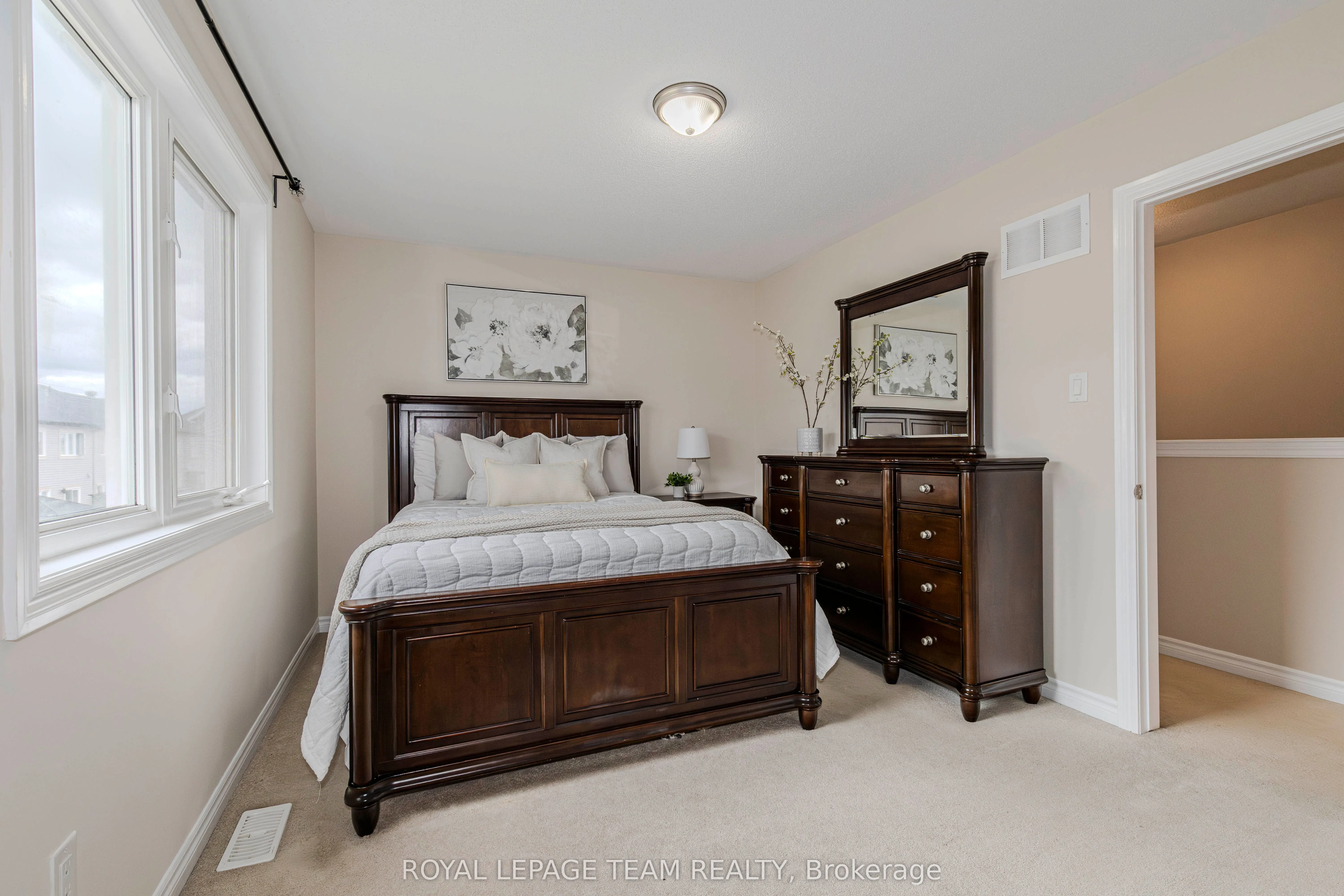 466 Meadowhawk Crescent