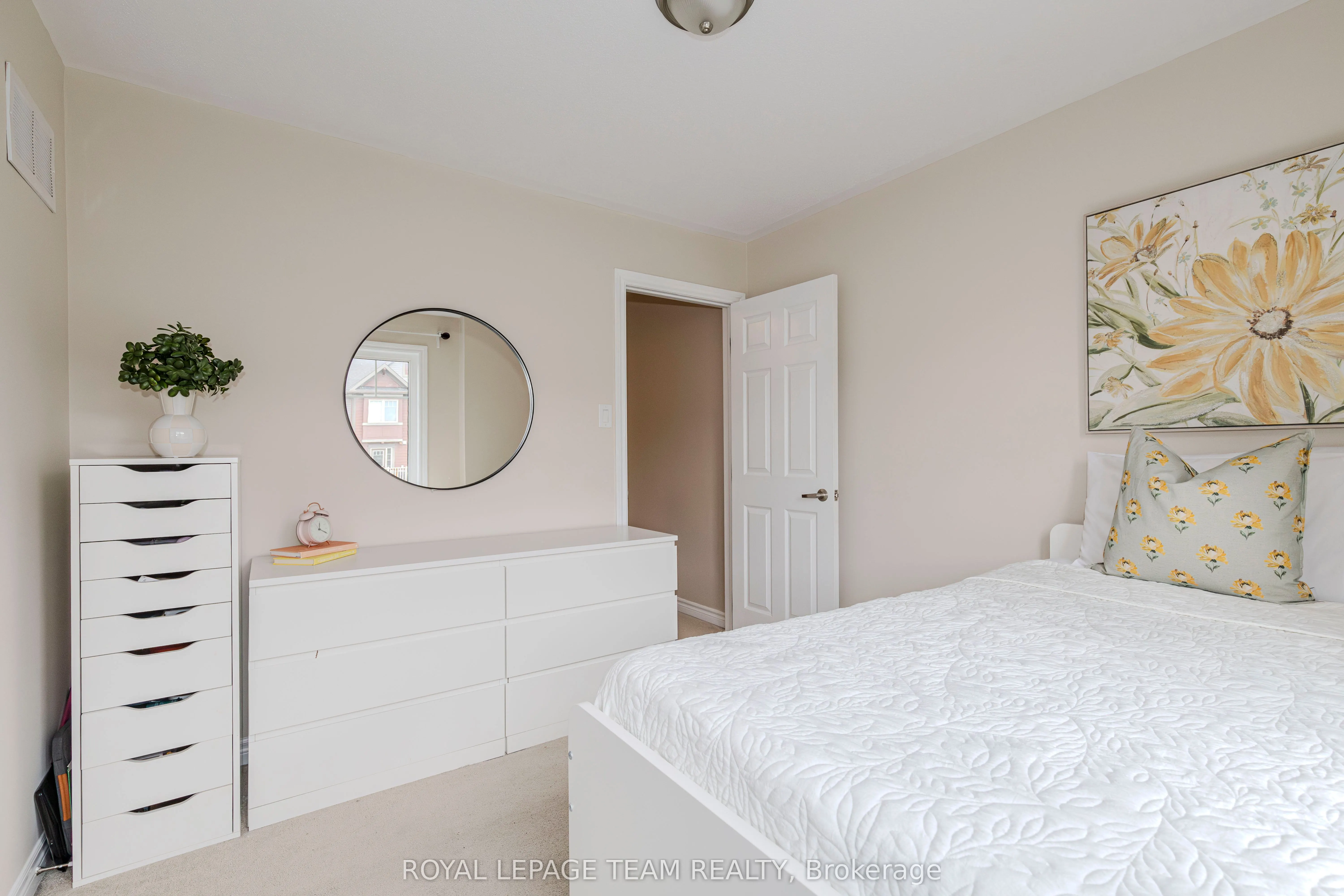 466 Meadowhawk Crescent