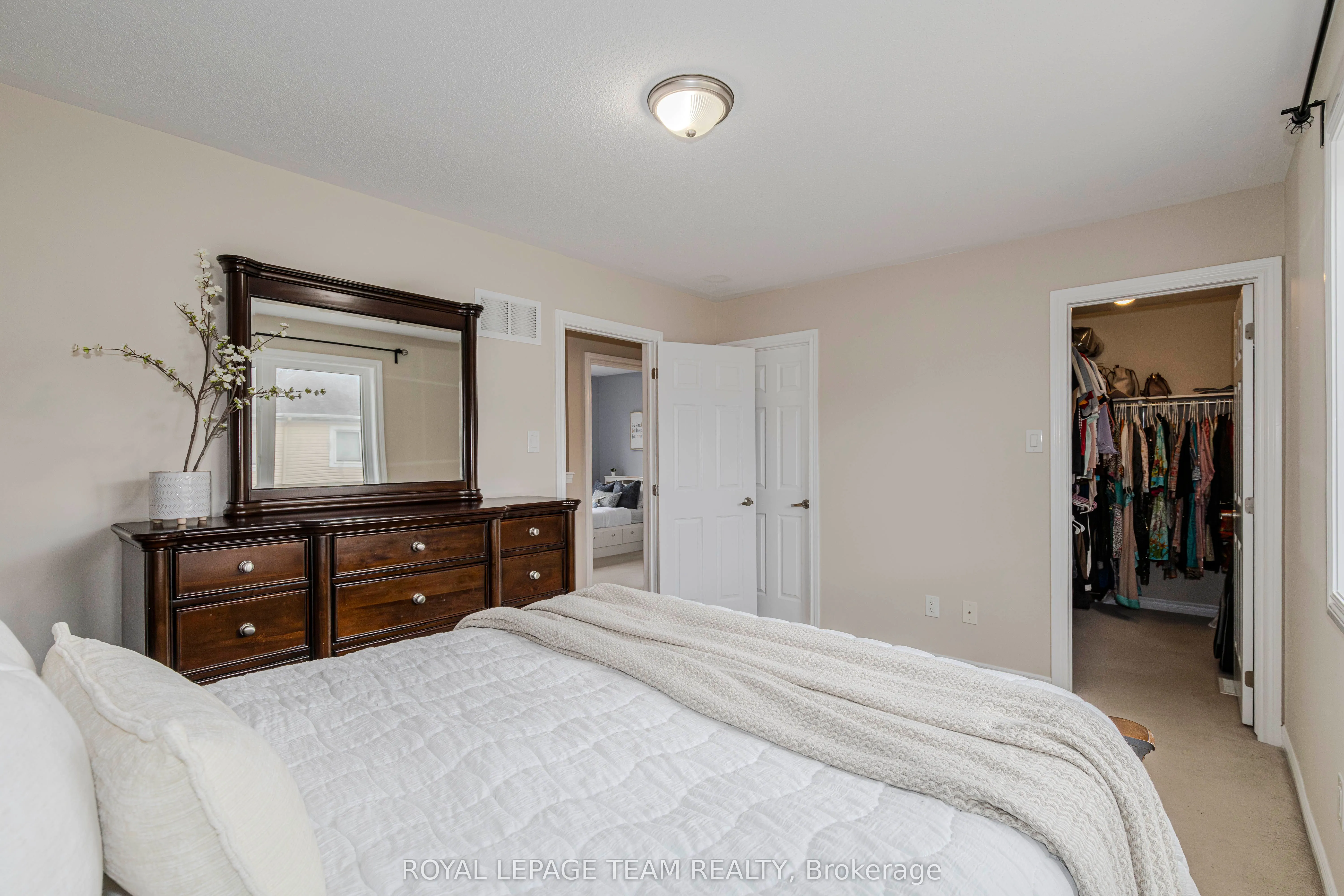 466 Meadowhawk Crescent