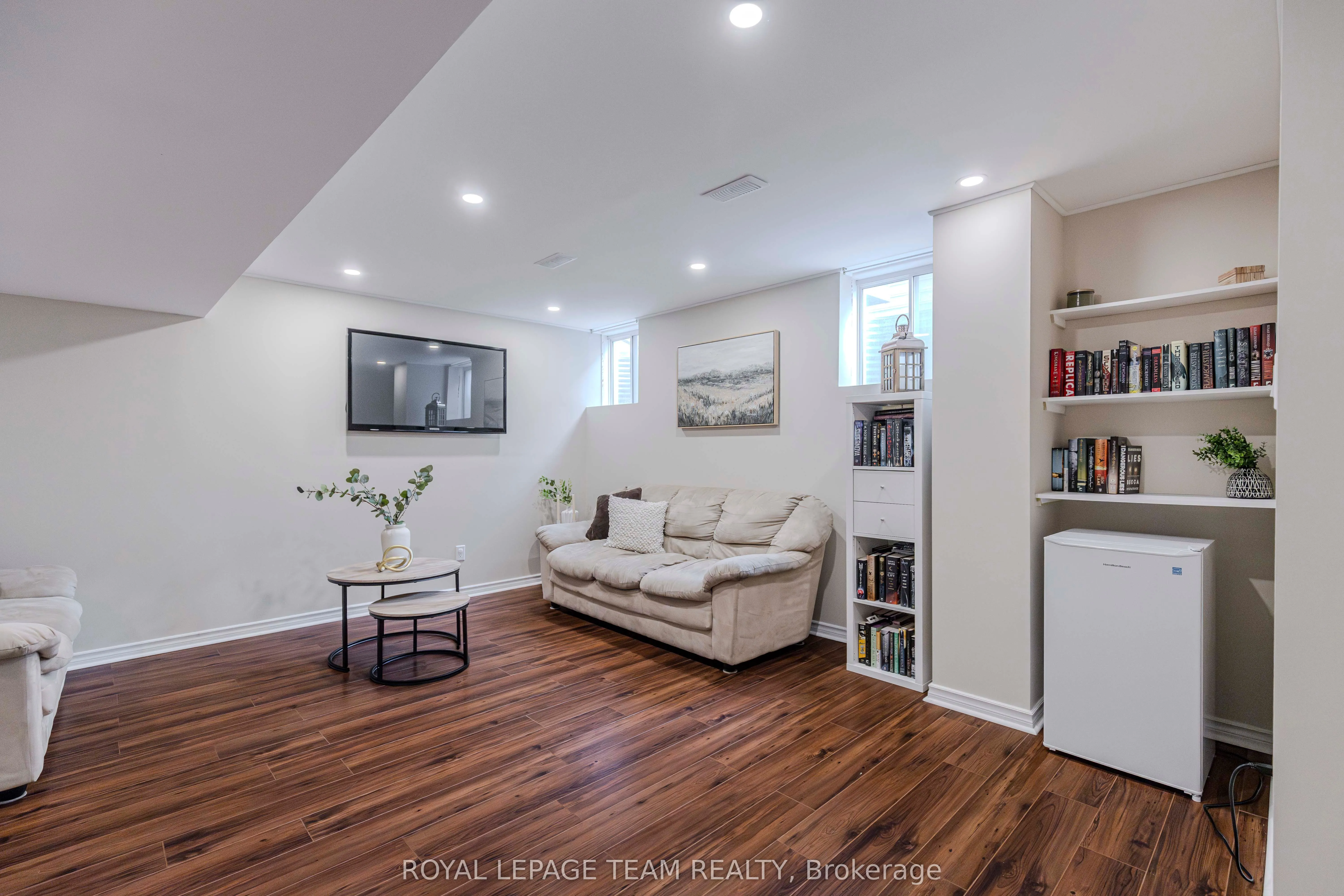 466 Meadowhawk Crescent