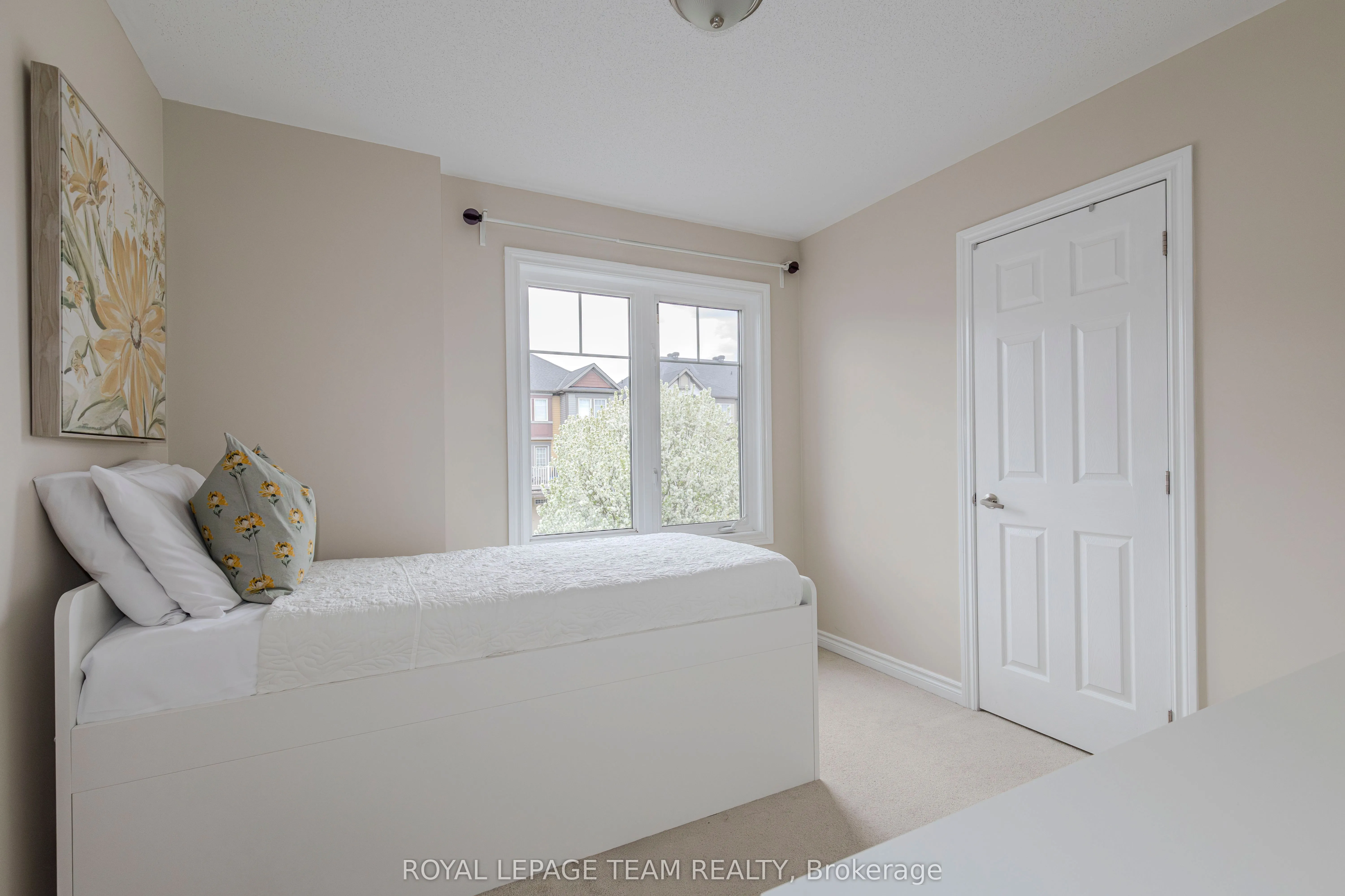 466 Meadowhawk Crescent