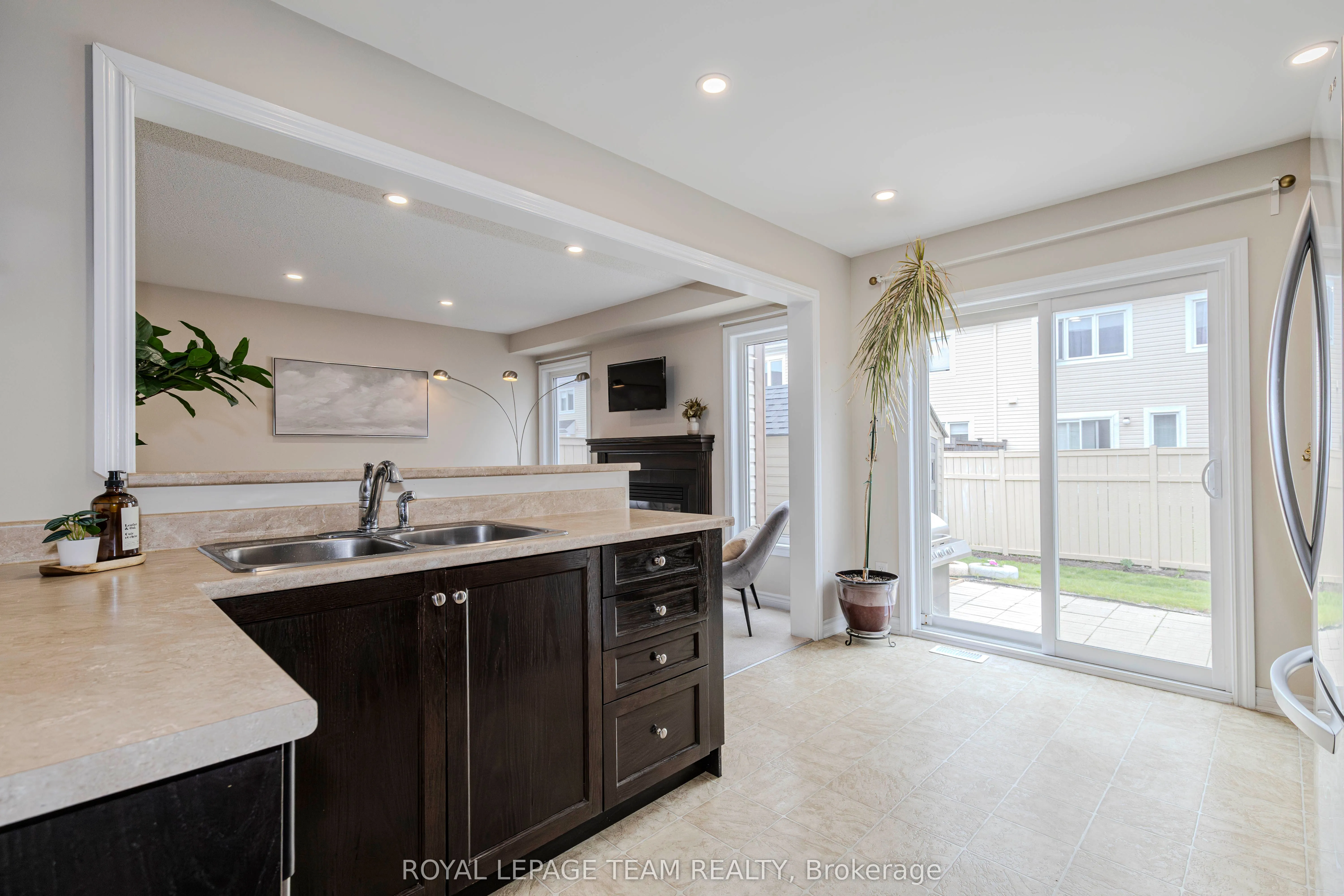 466 Meadowhawk Crescent