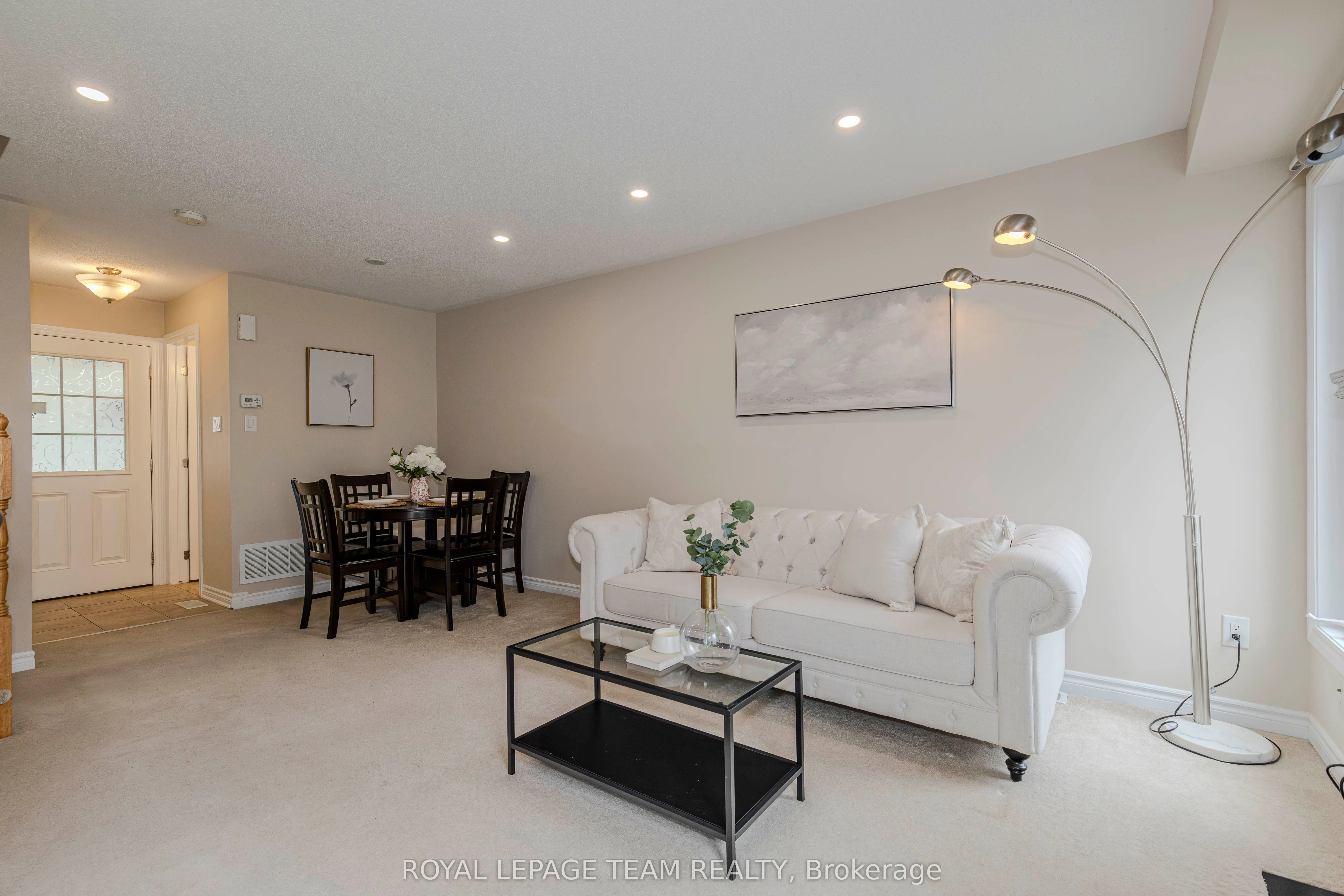 466 Meadowhawk Crescent