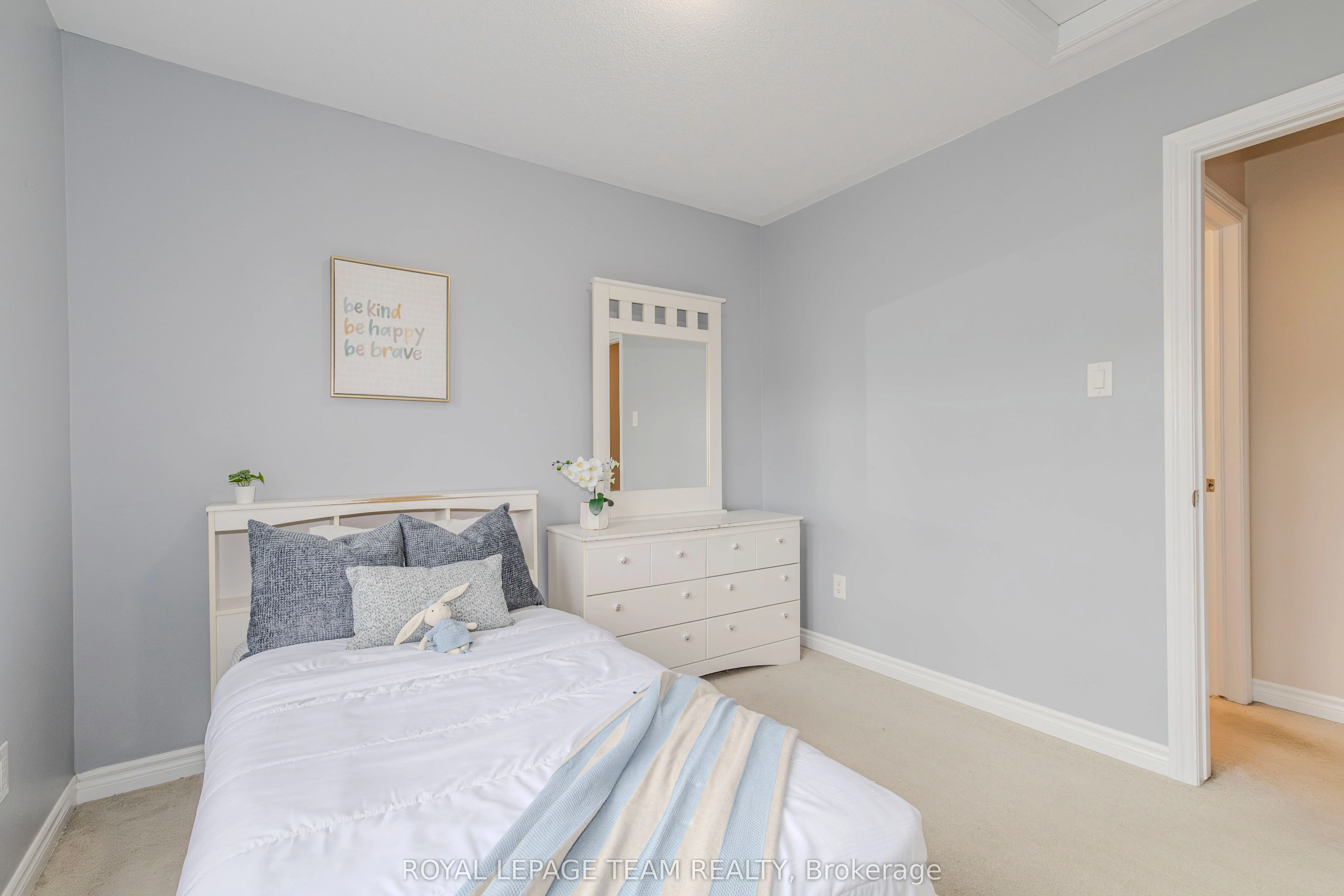 466 Meadowhawk Crescent