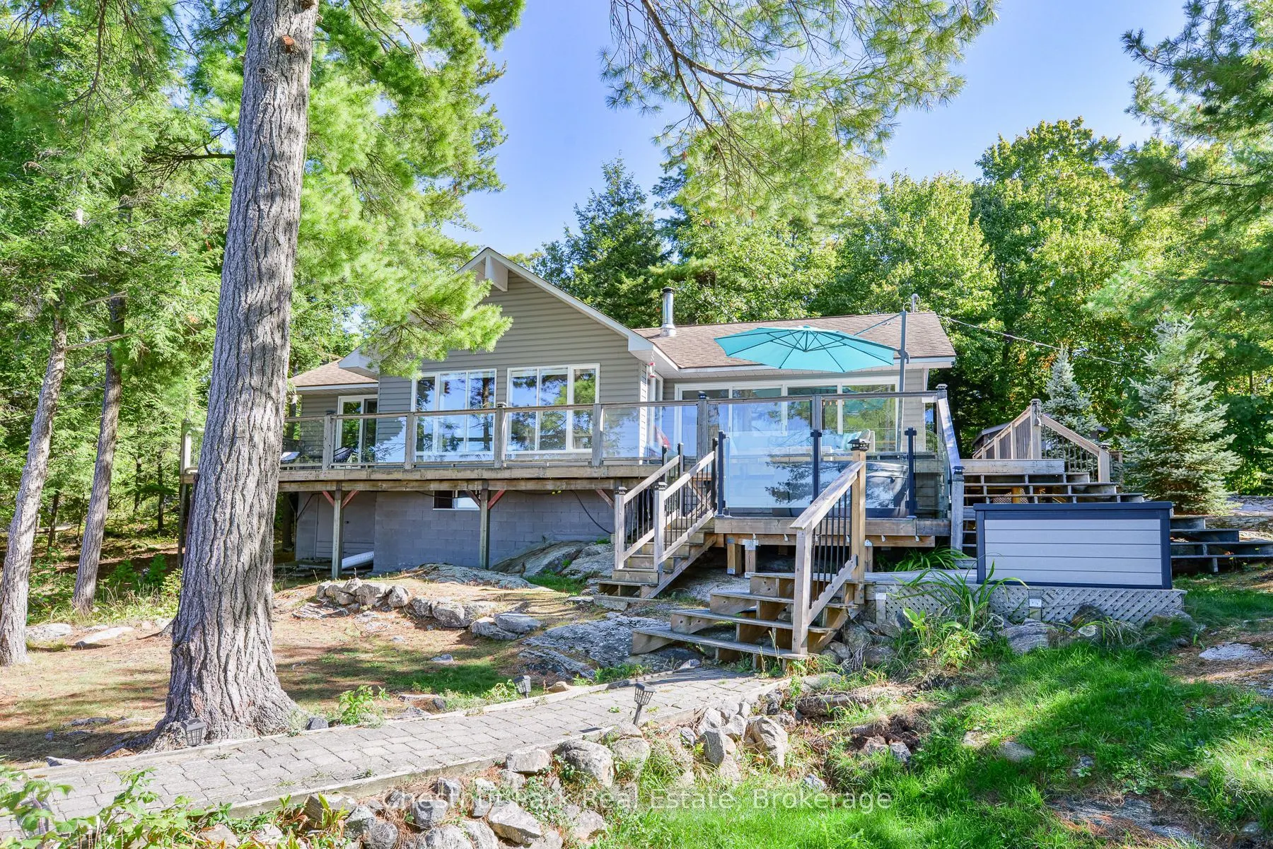 8 Woods Bay Lane