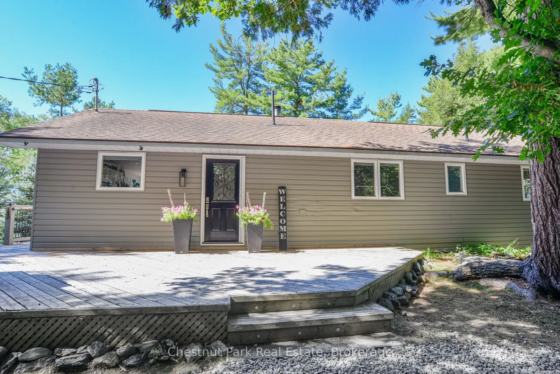 8 Woods Bay Lane