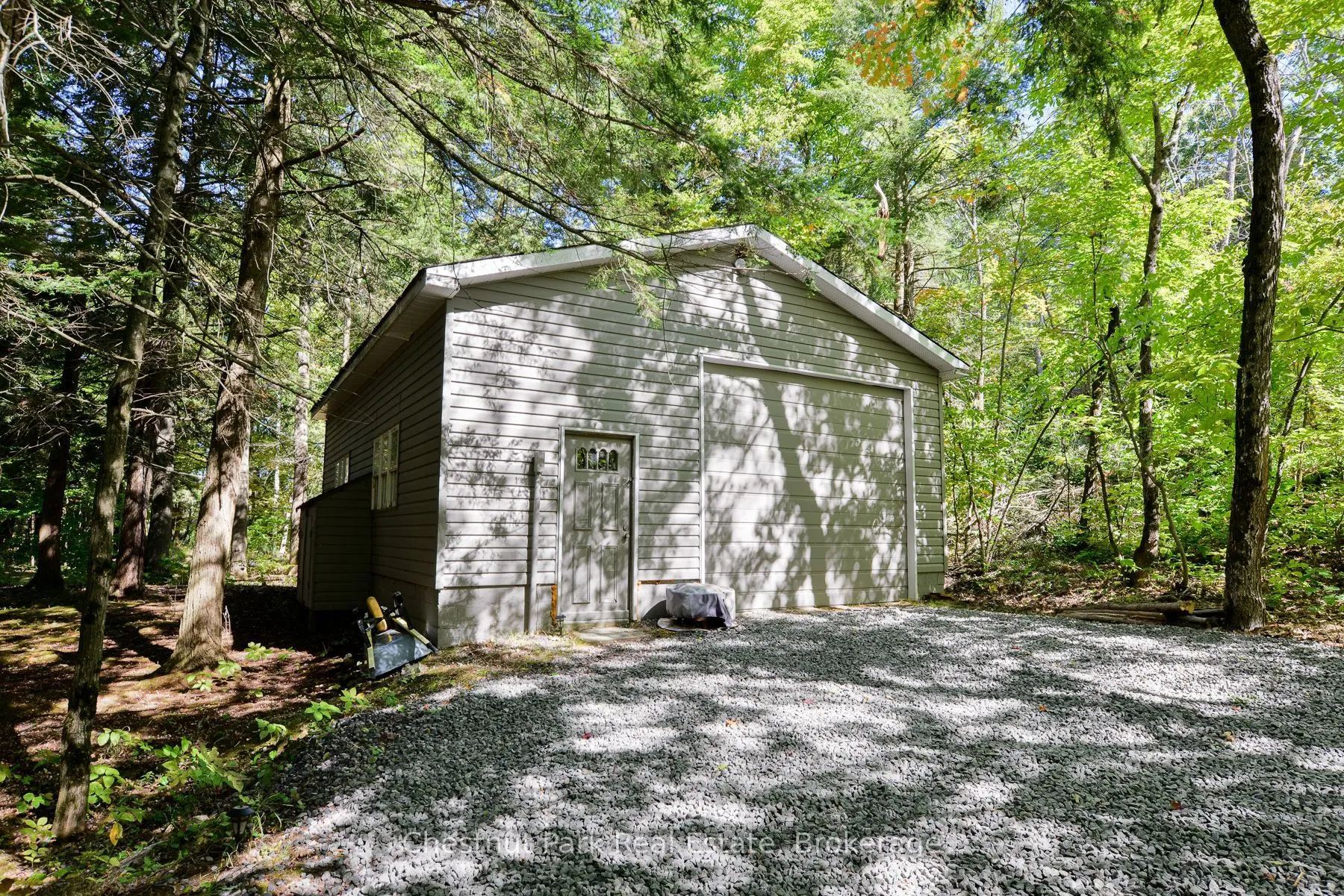8 Woods Bay Lane