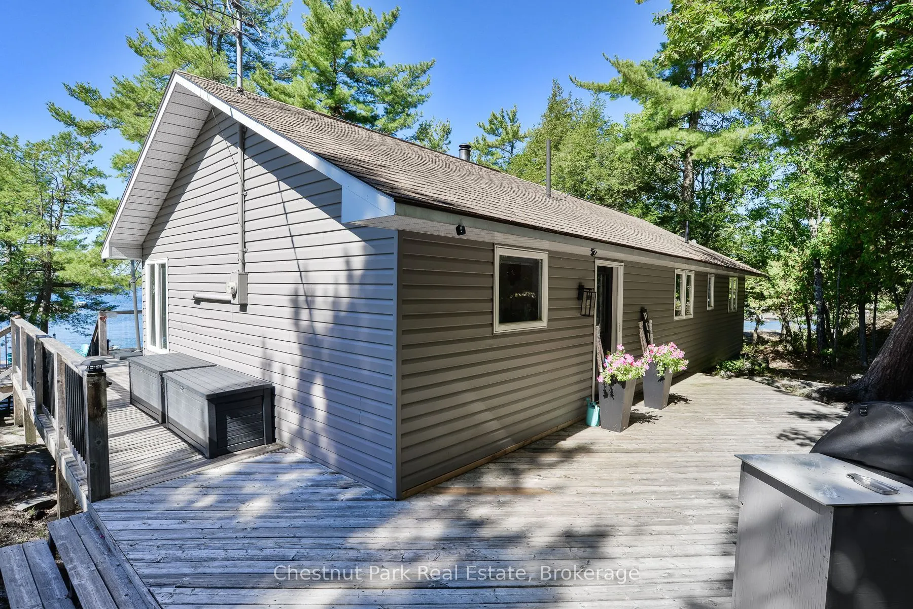 8 Woods Bay Lane
