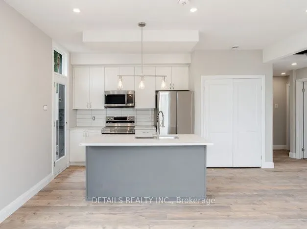 659 Donat Street, #301