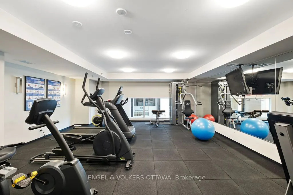 88 RICHMOND Road, #809