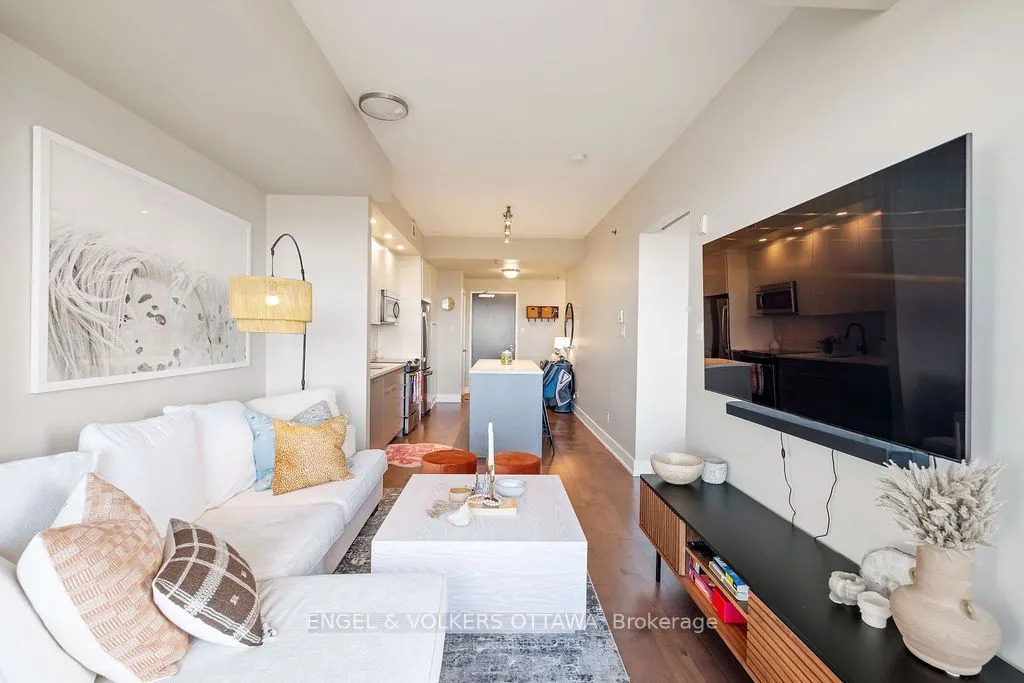 88 RICHMOND Road, #809