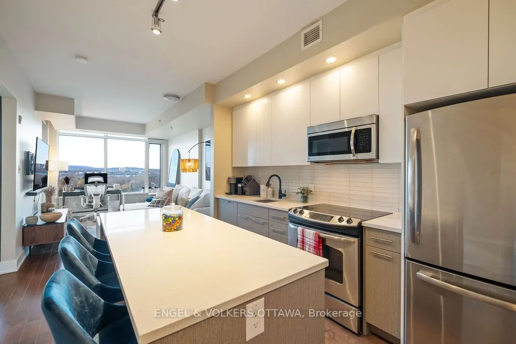88 RICHMOND Road, #809