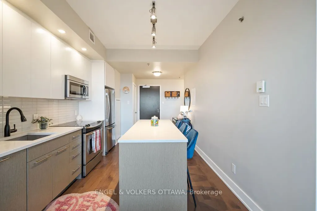 88 RICHMOND Road, #809