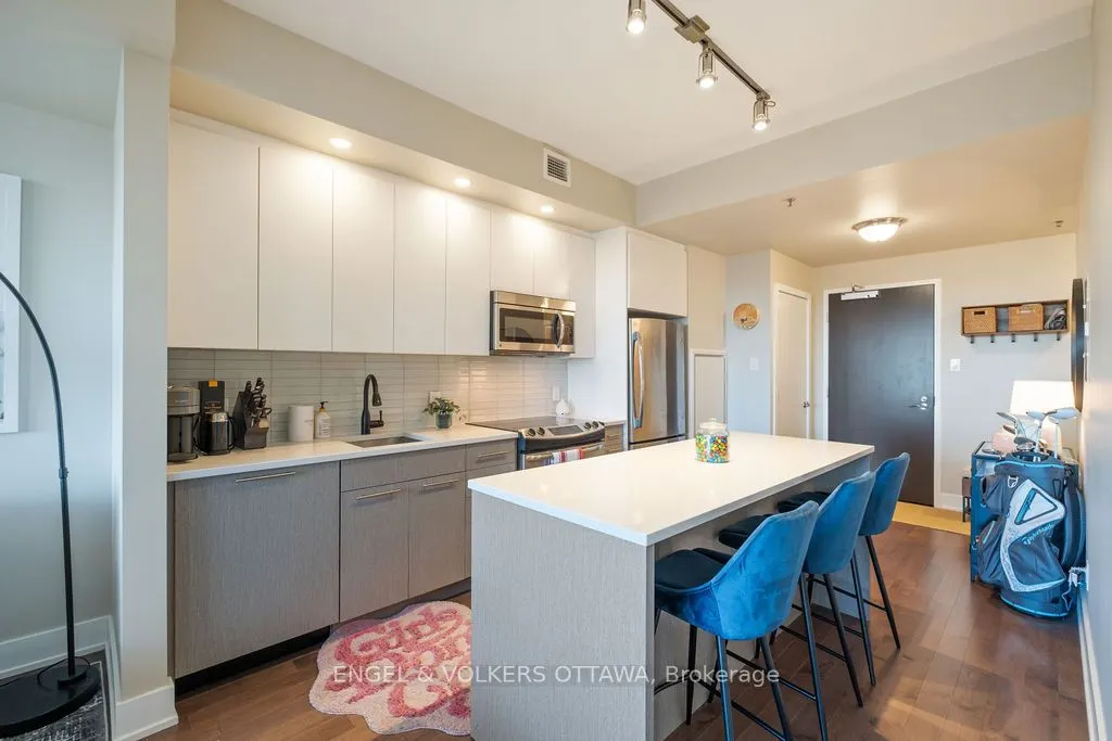 88 RICHMOND Road, #809