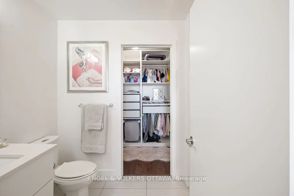 88 RICHMOND Road, #809