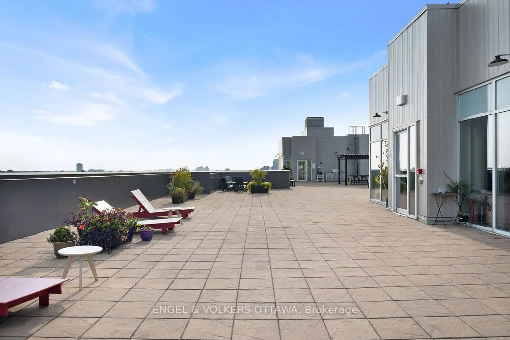 88 RICHMOND Road, #809