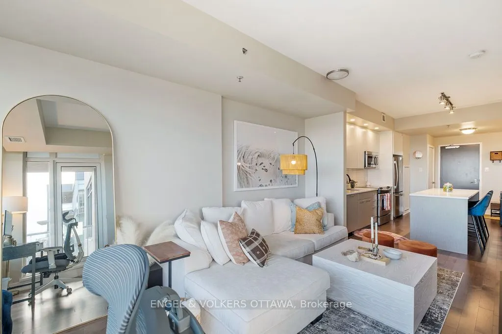 88 RICHMOND Road, #809