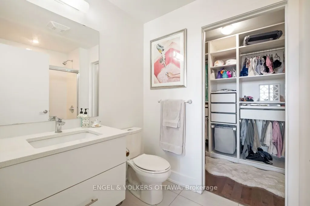 88 RICHMOND Road, #809