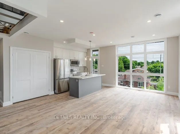 659 Donat Street, #302