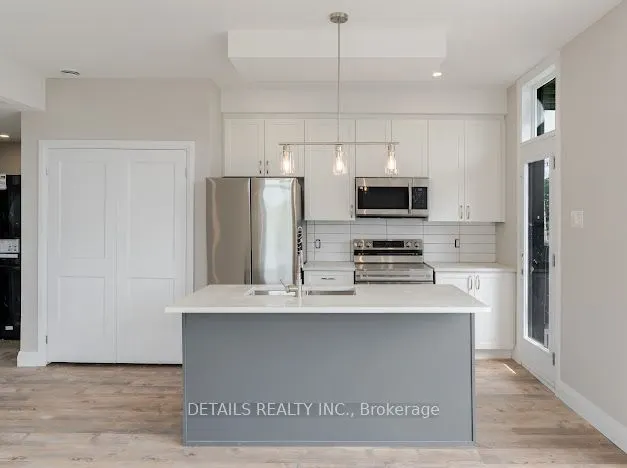 659 Donat Street, #302