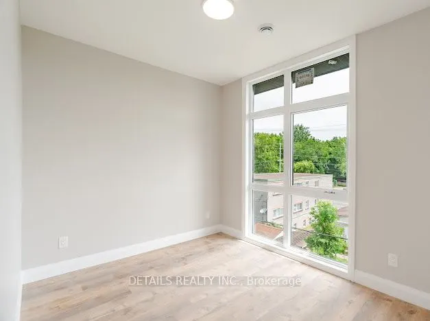 659 Donat Street, #302