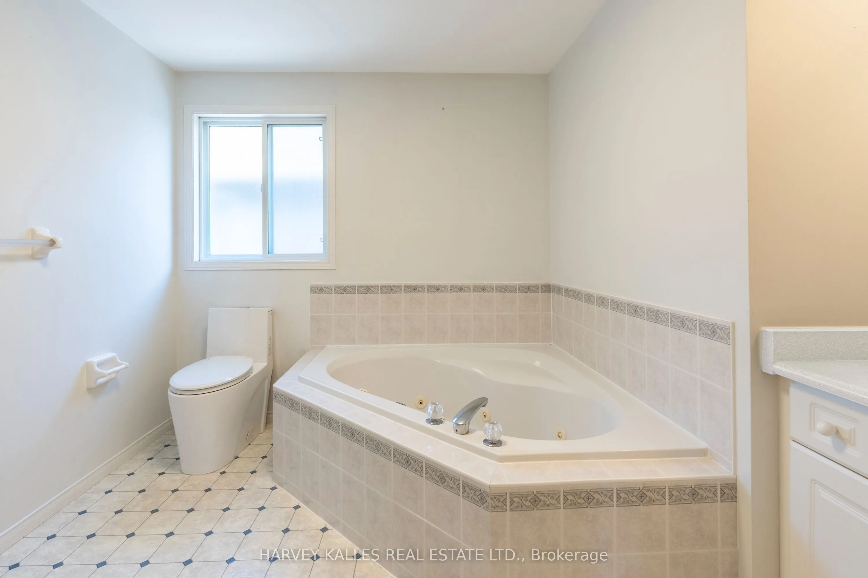 573 Windjammer Way