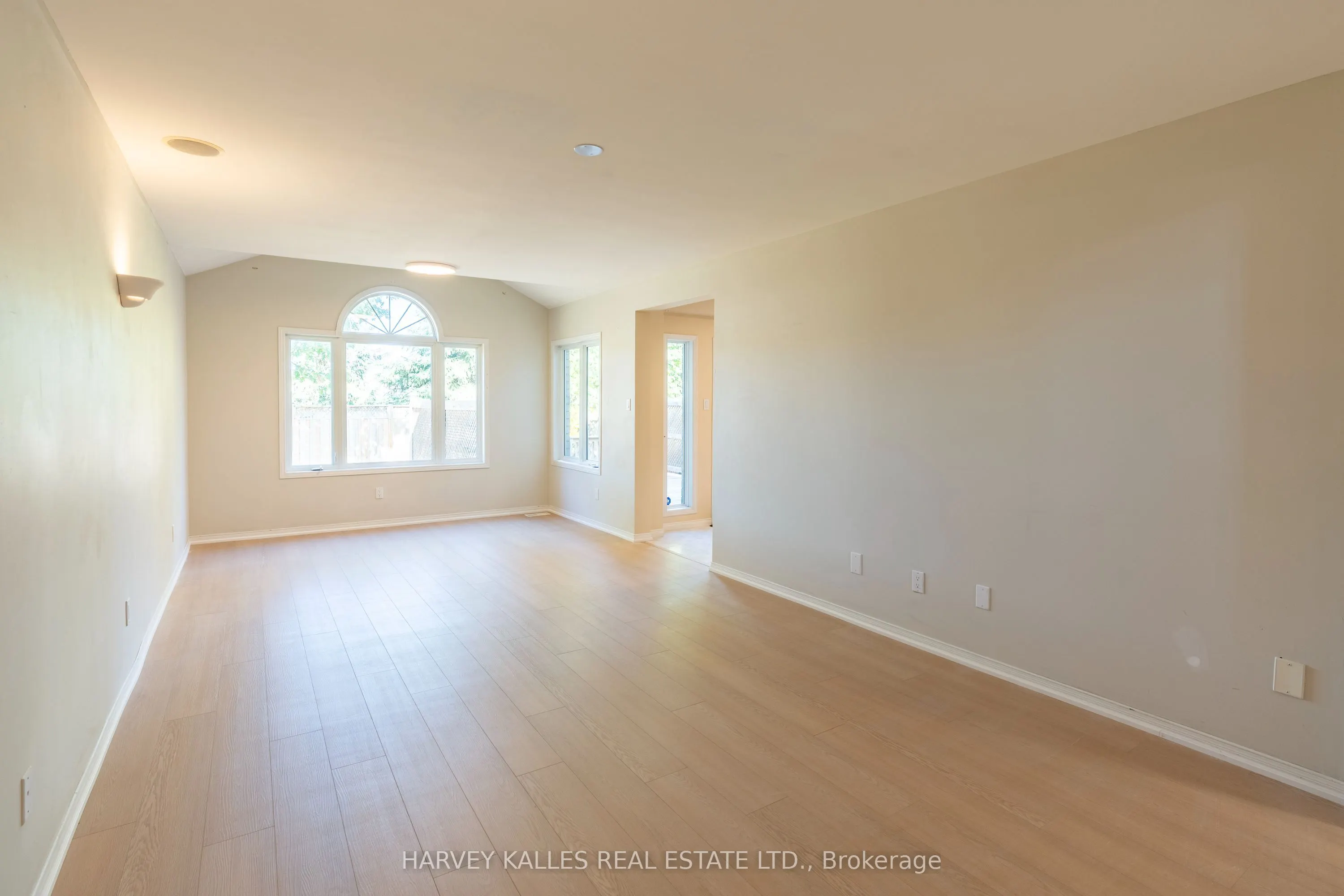 573 Windjammer Way
