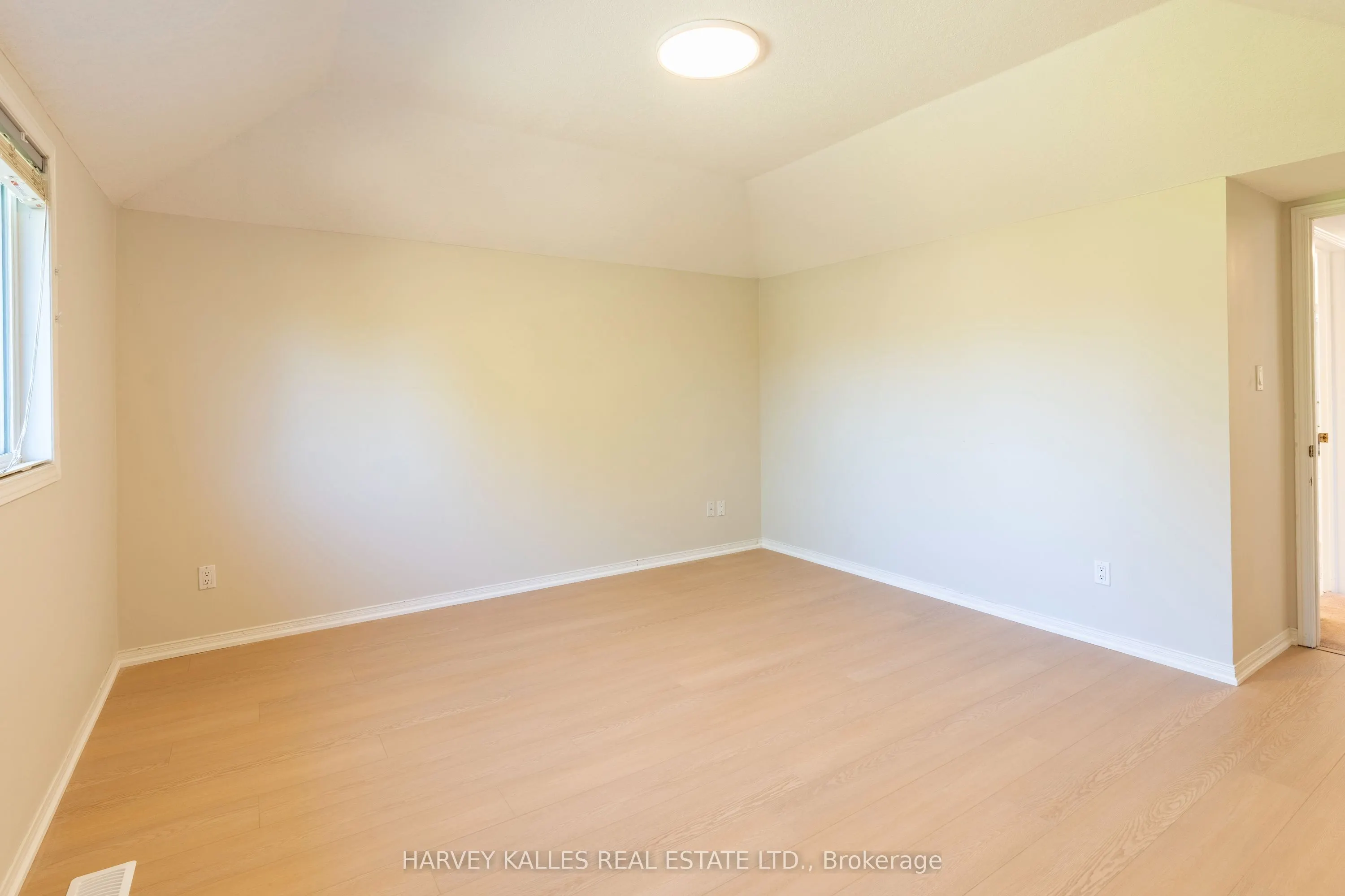573 Windjammer Way