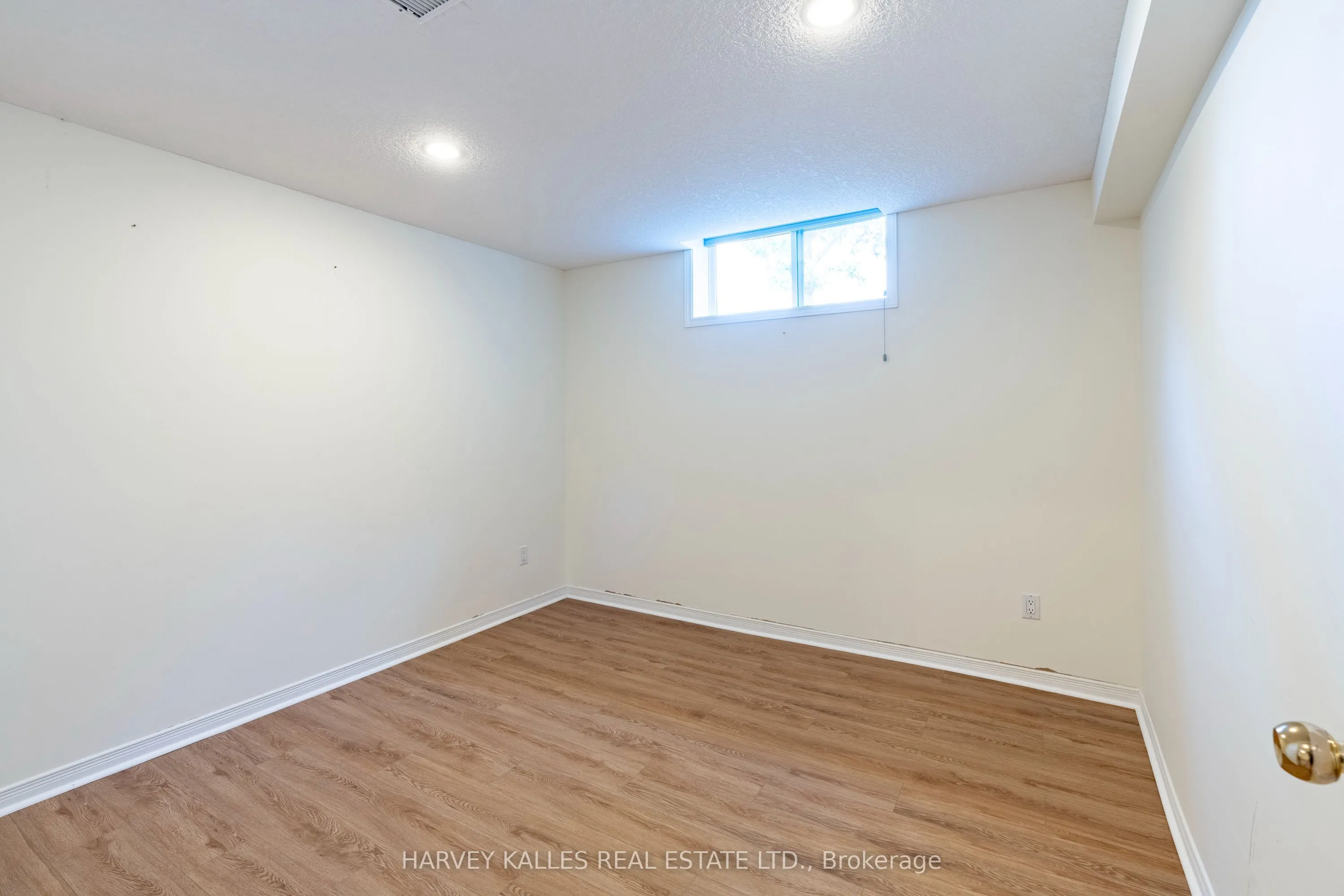 573 Windjammer Way
