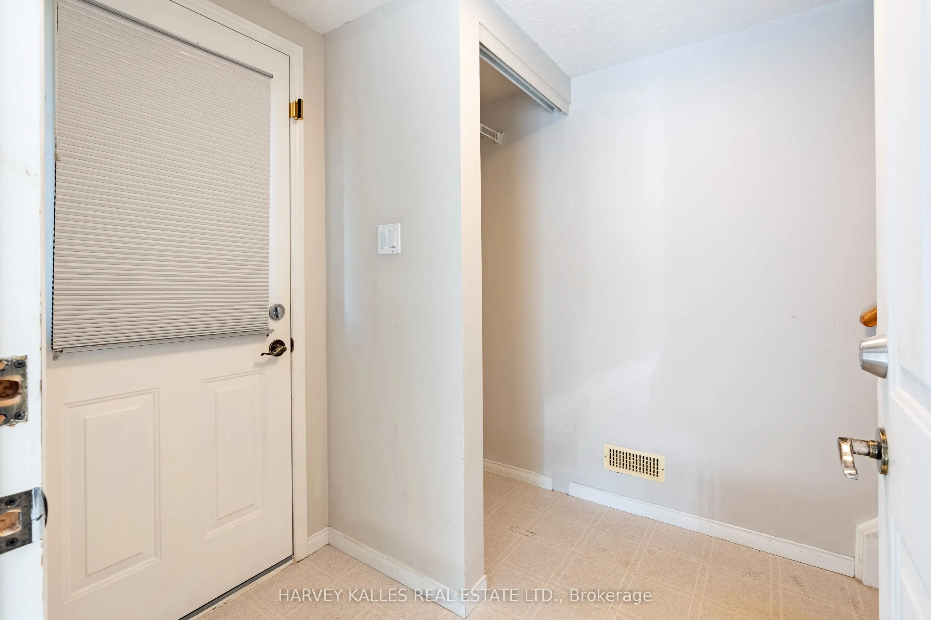 573 Windjammer Way