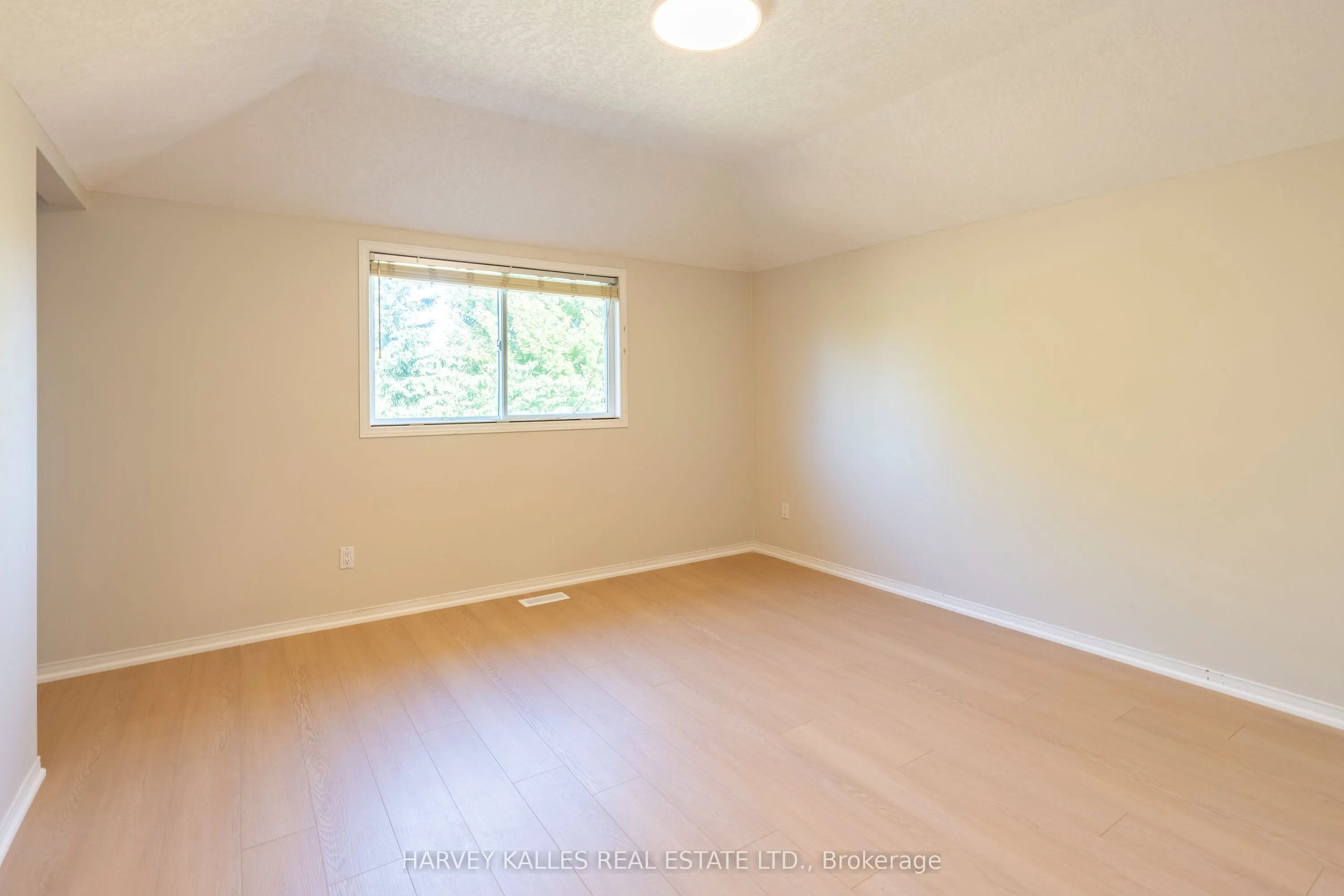 573 Windjammer Way